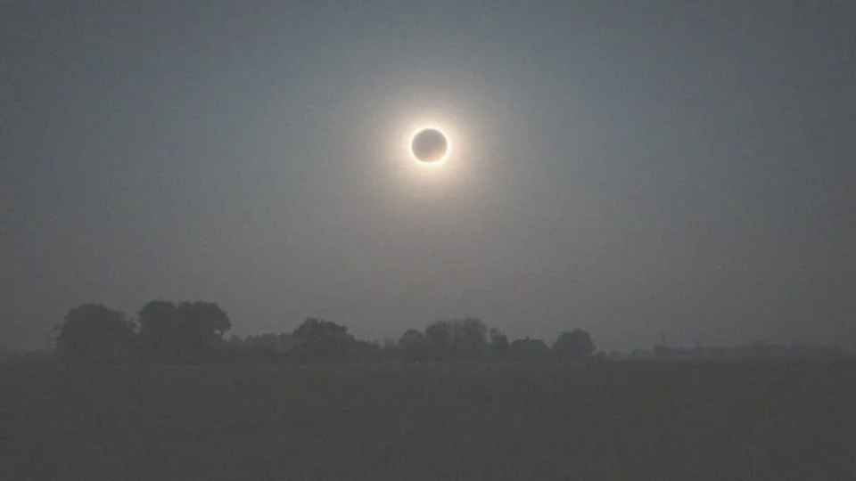 Co to są zjawiska astronomiczne i jakie inne zjawiska można zobaczyć podczas zaćmienia Słońca?