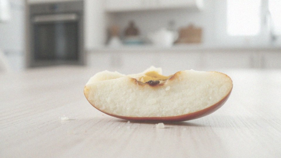 Czym jest próchnica i jak związana jest z dziurami w zębach?