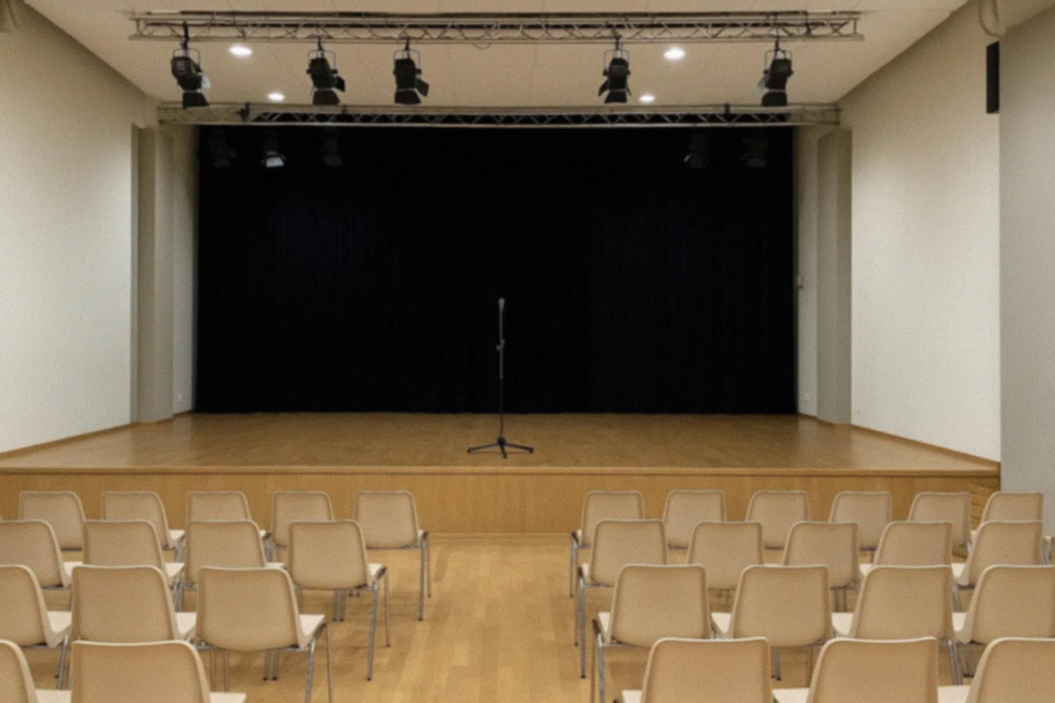 Spektakl „Wariacje Enigmatyczne” z Wojciechem Damięckim i Krzysztofem Tyńcem w Kraśniku