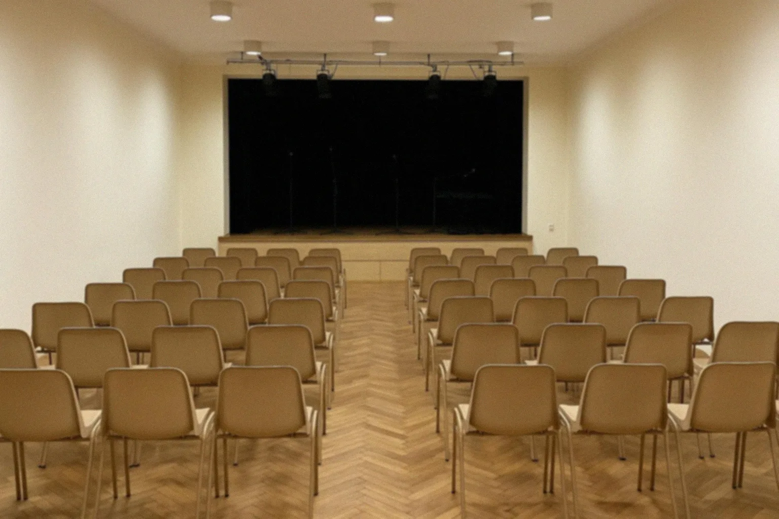 Kino plenerowe i atrakcje nad Zalewem Kraśnickim