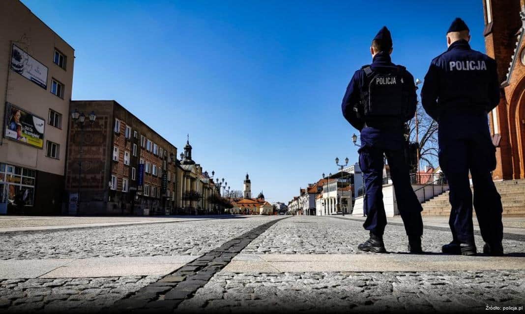 32-latek w stanie nietrzeźwości zakończył jazdę na drzewie w Kraśniku