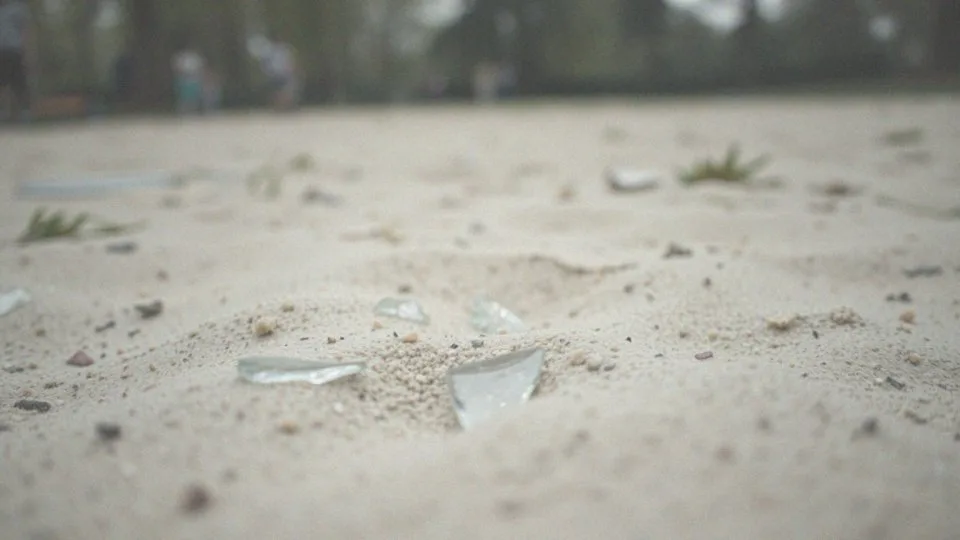 Zarośnięte szkło w stopie – przyczyny, objawy i metody usunięcia